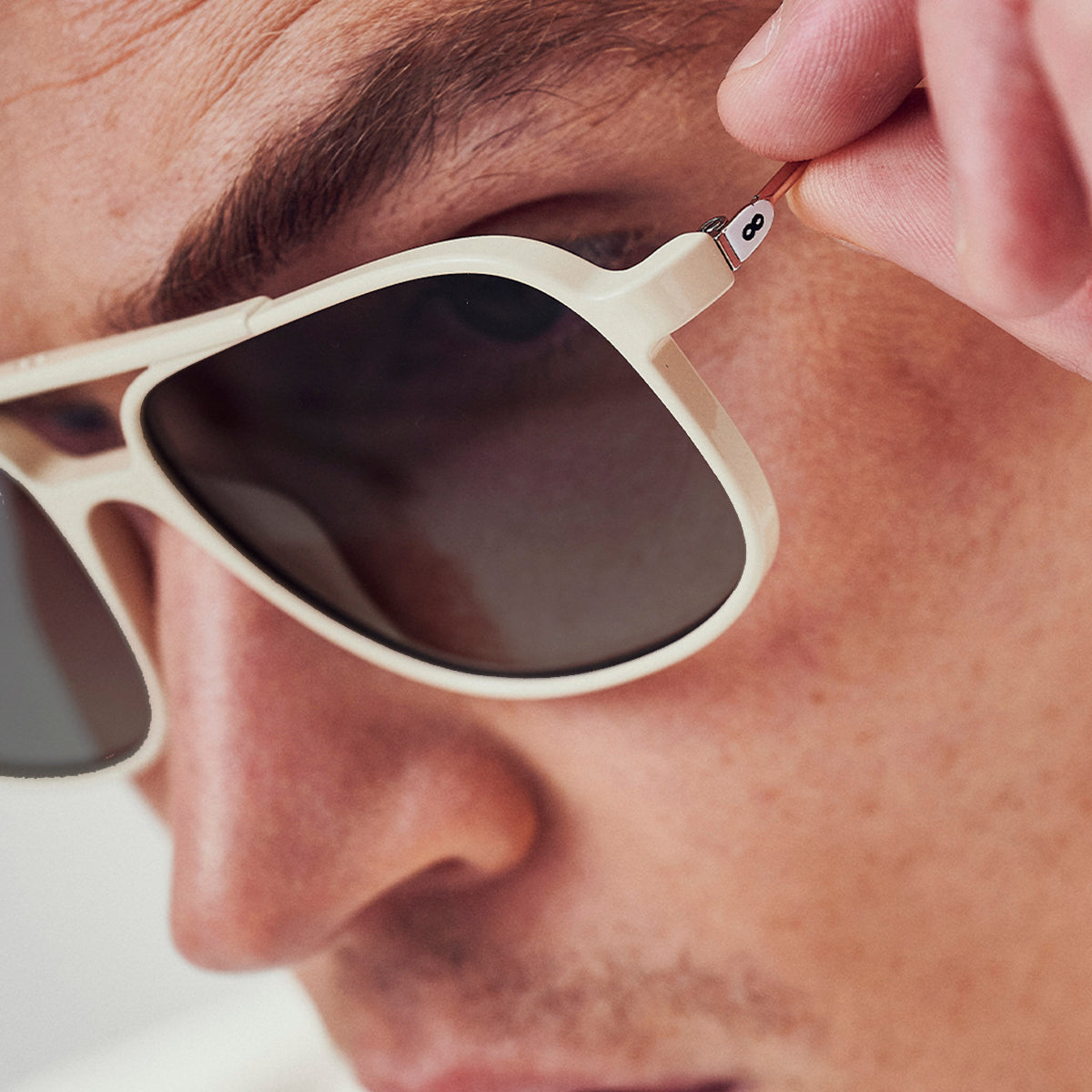 Óculos de sol Caravan - Metal Bone Brhilhante - lente cinza degradada