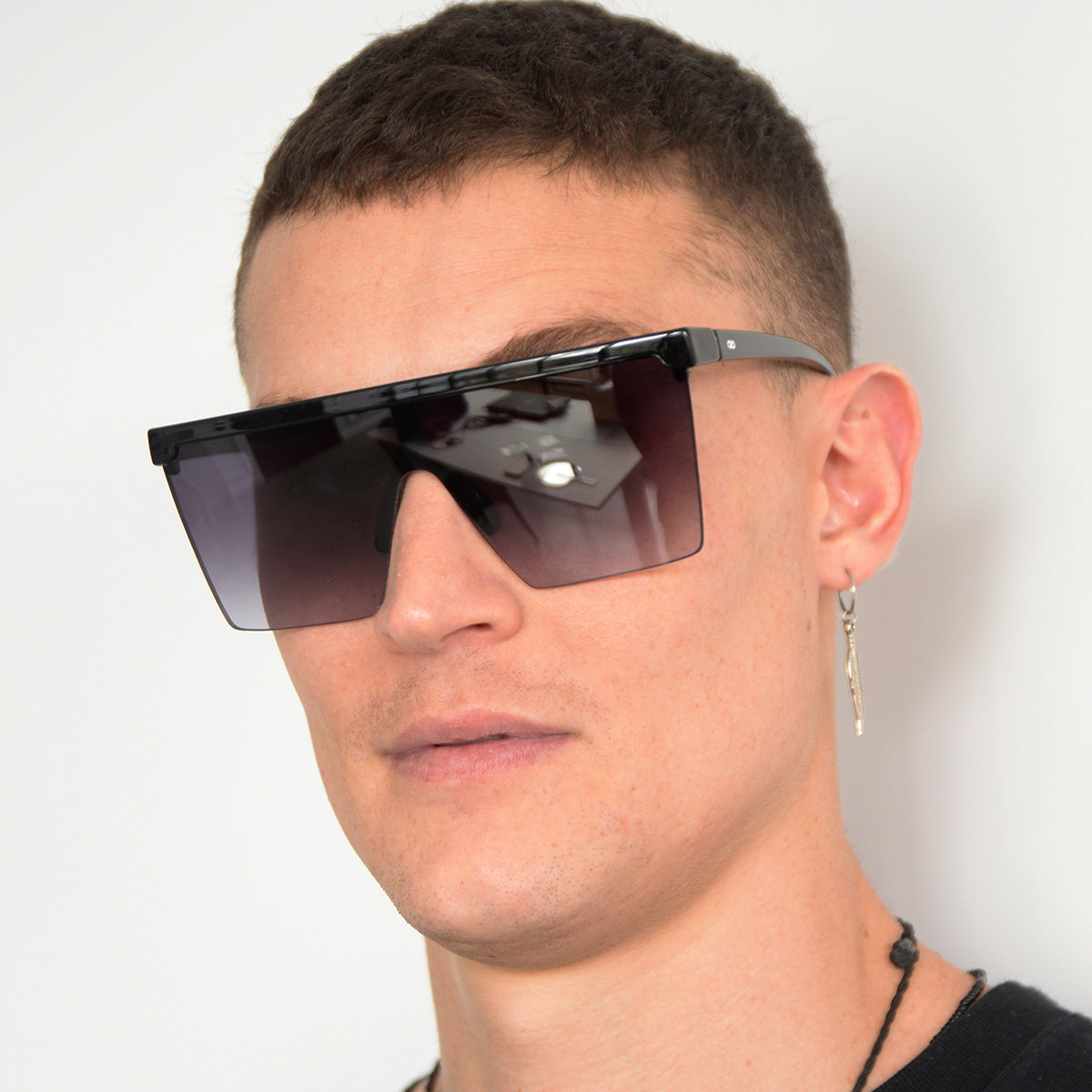 Óculos de sol Moscow - Preto brilhante - Lente cinza degradada