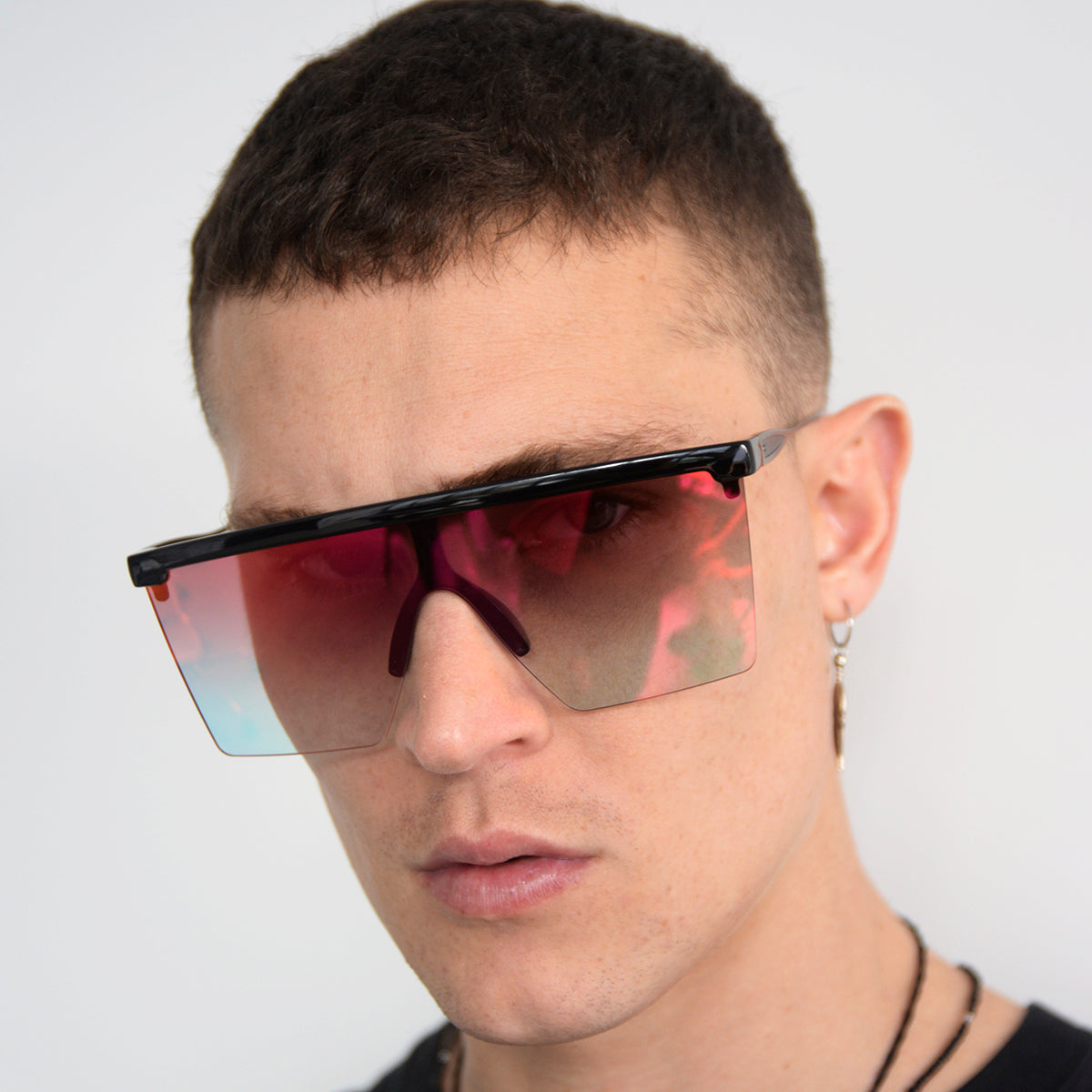 ÓCULOS DE SOL MOSCOW - Metal Preto Brilhante - Lente Morango