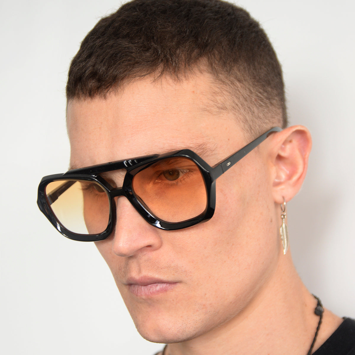 ÓCULOS DE SOL Tiger - Preto Brilhante - Lente Gradiente Laranja