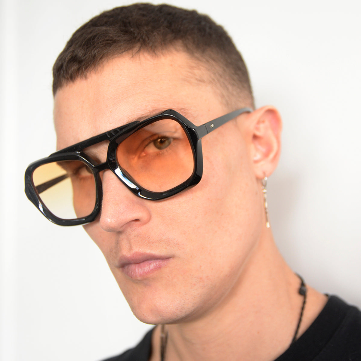 ÓCULOS DE SOL Tiger - Preto Brilhante - Lente Gradiente Laranja