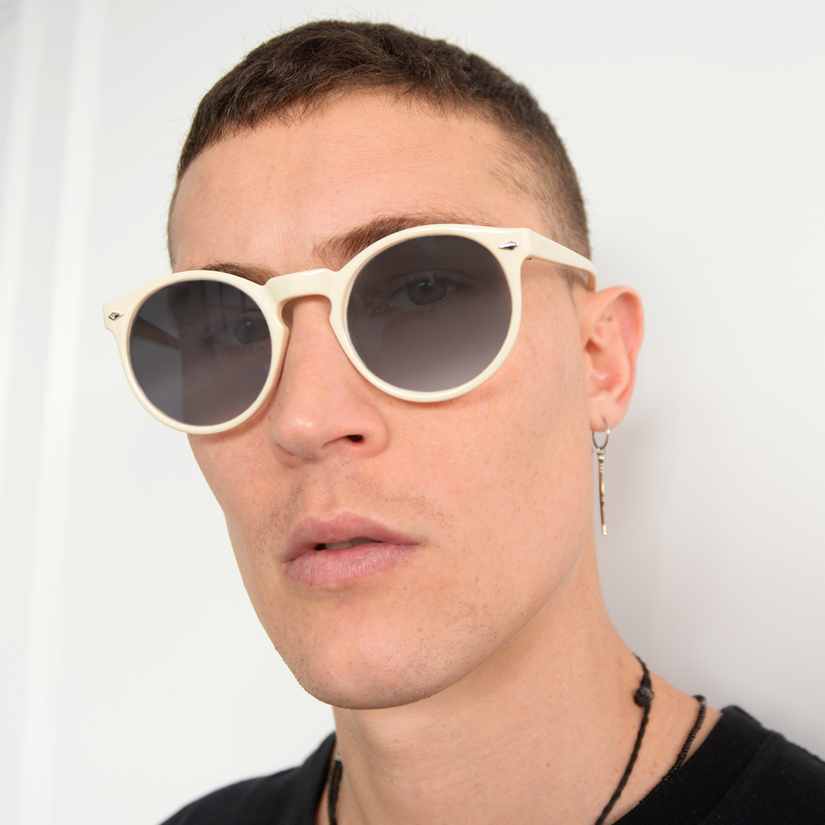 Óculos de sol Tulum - Bone brilhante - lente degradada cinza