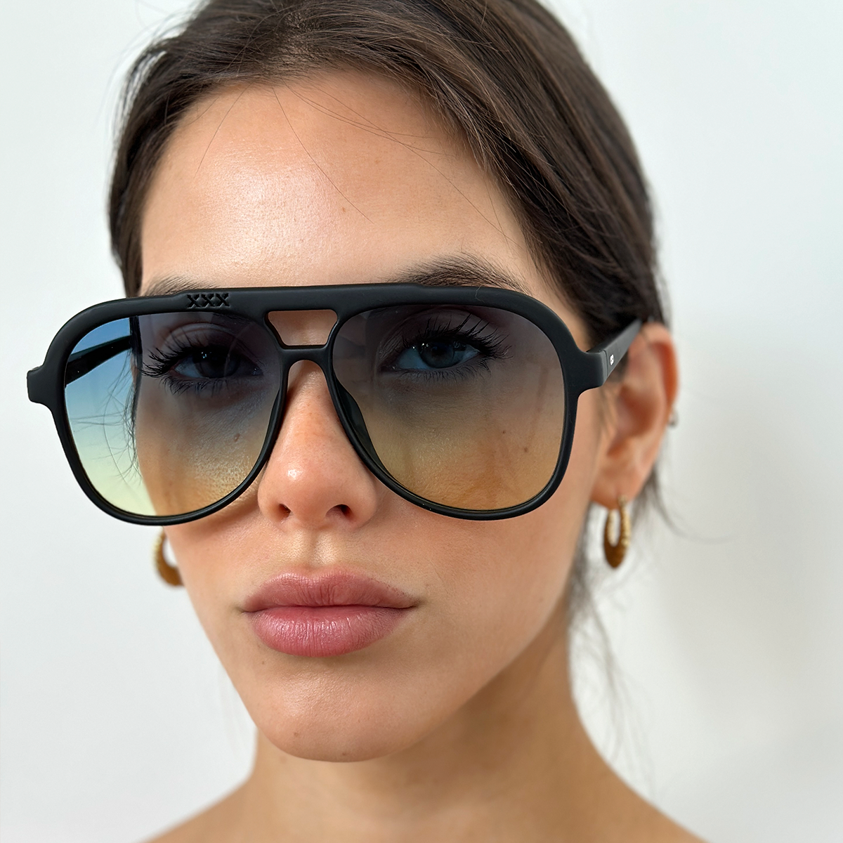 Óculos de sol triple Xxx - preto fosco - lente degradada azul amarela