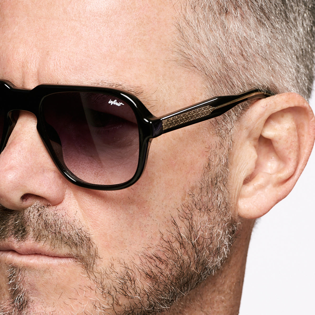 ÓCULOS DE SOL Burdeos - Preto Brilhante - Lente Cinza Degradada