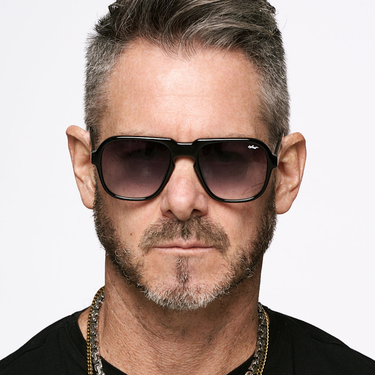 ÓCULOS DE SOL Burdeos - Preto Brilhante - Lente Cinza Degradada