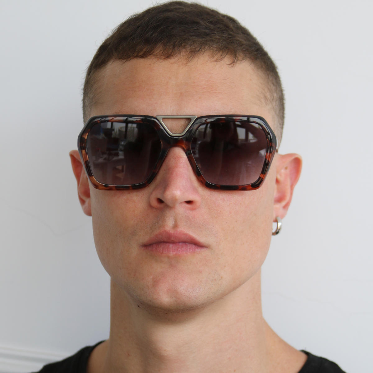 Óculos de sol London - Metal Tartaruga - Lente degradada cinza