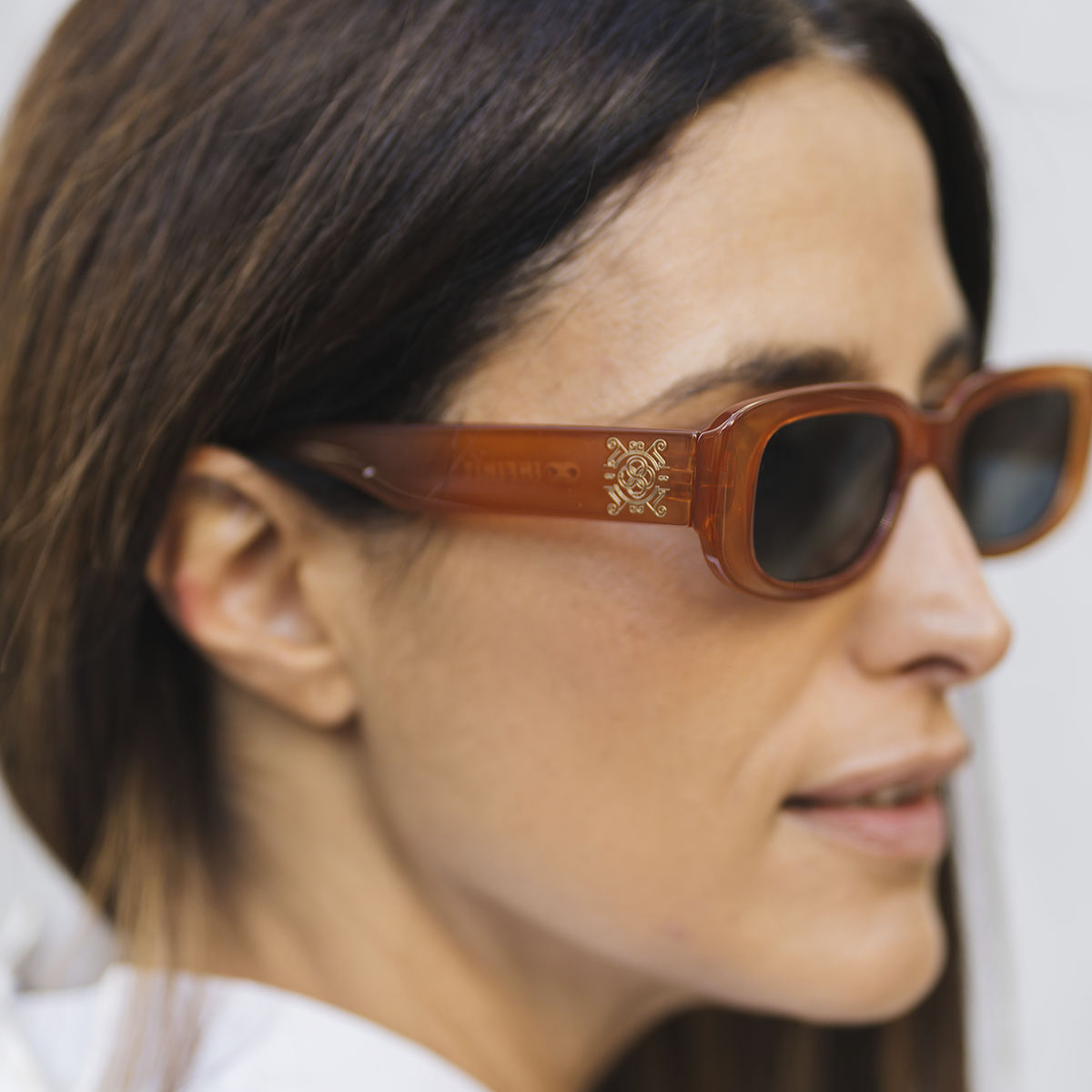 Óculos de sol New York edição limitada - DK Mel - Lente cinza cobra ouro