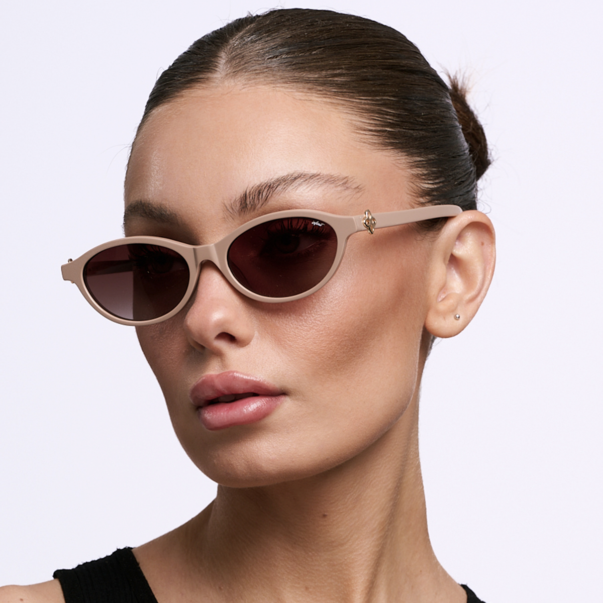 ÓCULOS DE SOL Naomi - Mocha Mousse - Lente Malbec Degradada