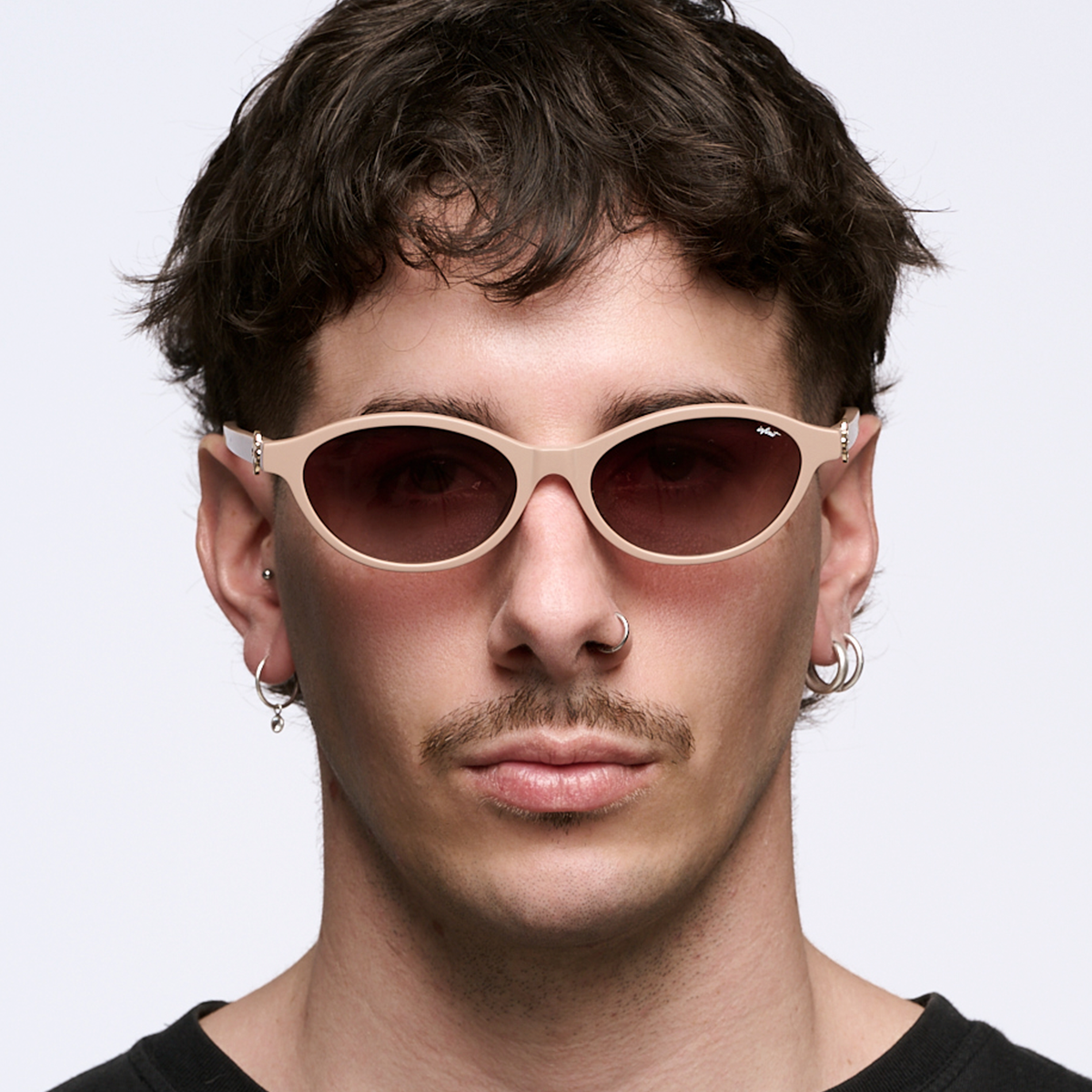 ÓCULOS DE SOL Naomi - Mocha Mousse - Lente Malbec Degradada