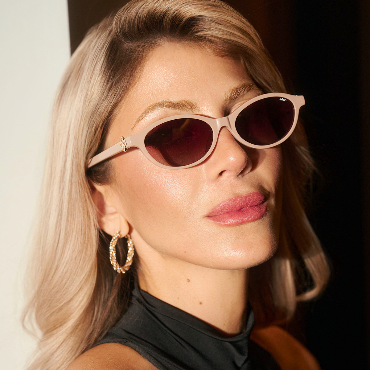 ÓCULOS DE SOL Naomi - Mocha Mousse - Lente Malbec Degradada